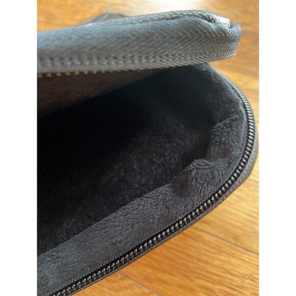 HURLEY Black Plaid Padded Zippered Tablet Sleeve - Picture 7 of 10